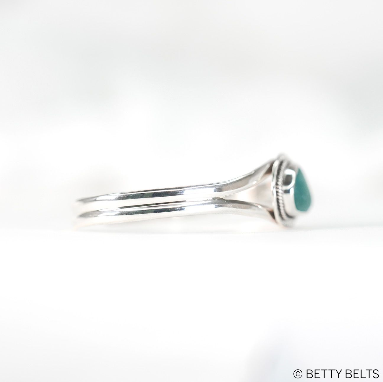 betty belts シーグラスバングル (Cayden Cuff) CAYDEN Sea Glass Cuff