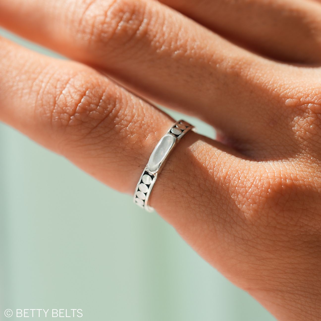 REBECCA Shell Ring