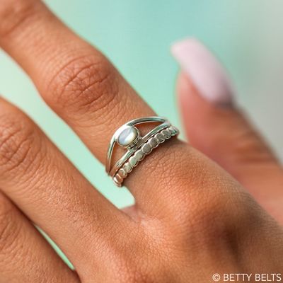 Olivia Shell Ring &amp; Courtney Dots Ring Stack Holiday Gift Set 2025