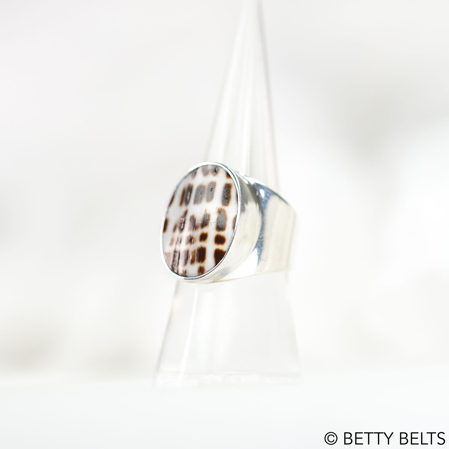 MARLO Hebrew Shell Shipstern Ring