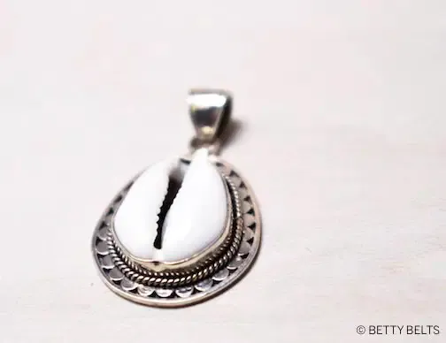 CAYDEN Cowrie Necklace (Silver Version)