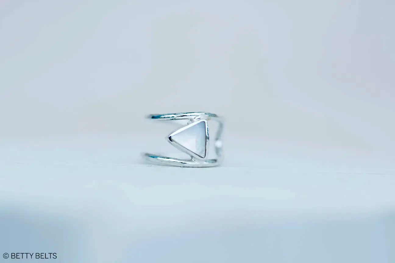 ALICIA Shell Ear Cuff