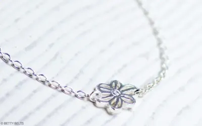 Floating Betty Flower Chain Necklace
