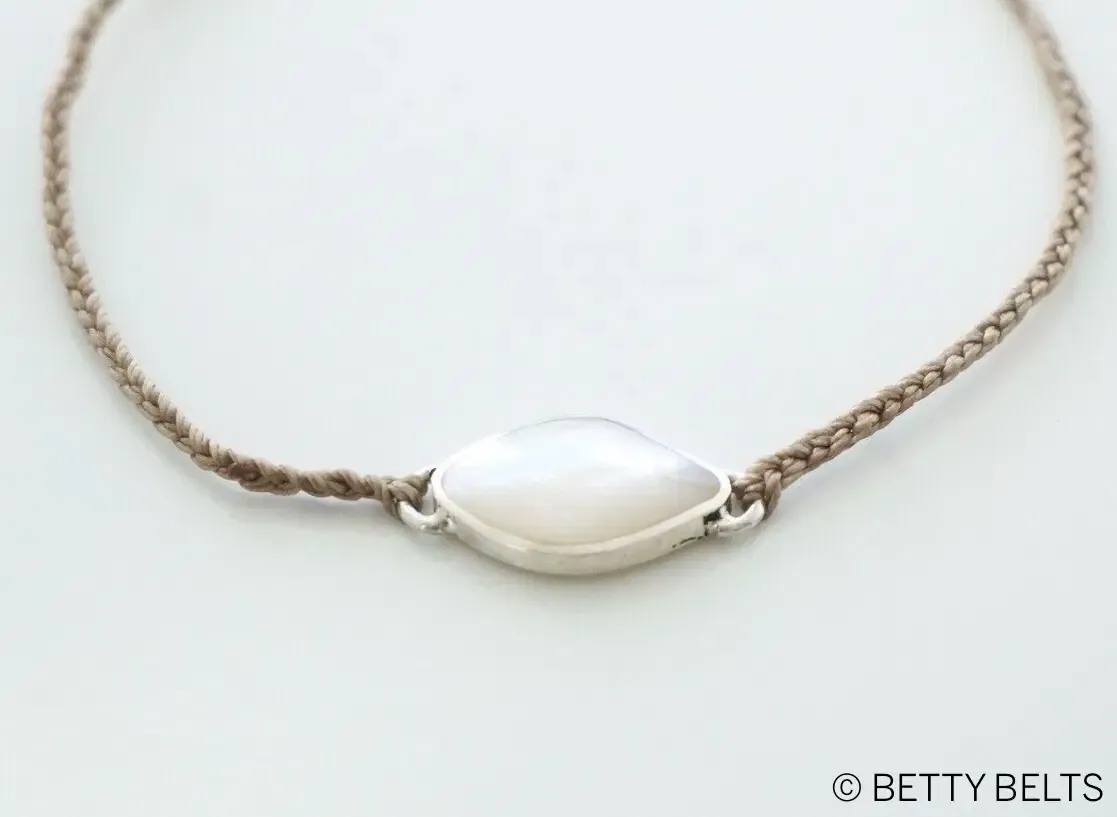 PEBBLE Anklet, Shell:: Mother of Pearl