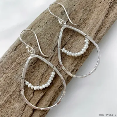 ANNIKA Teardrop Hoops (Pearl)