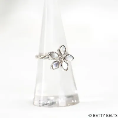 PEBBLE Flower Shell Ring
