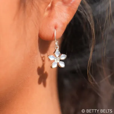 PEBBLE Flower Shell Earrings (OUT OF STOCK)