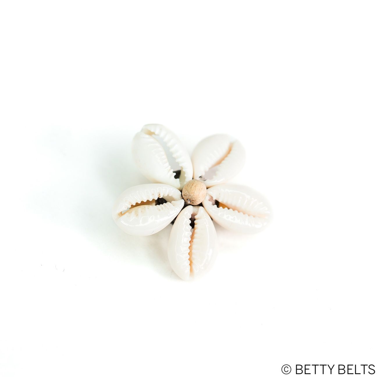 SUSIE Shell Flower Pin