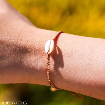 MALIA 1.0 Cowrie Shell Friendship Bracelet