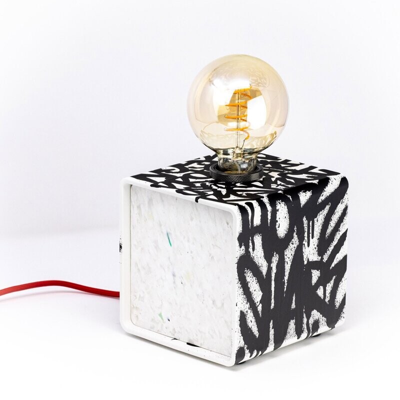 kiu Lampe CUBE 150 par Denis Meyers 02/30