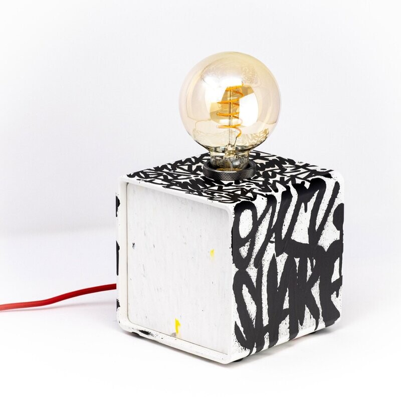 kiu Lampe CUBE 150 par Denis Meyers 24/30