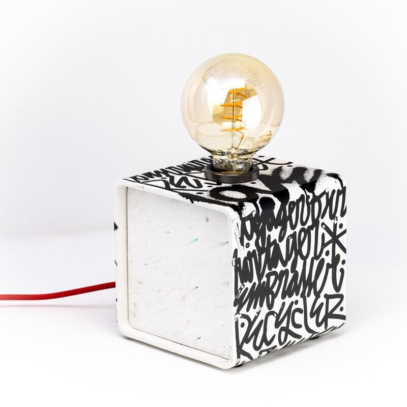 kiu Lampe CUBE 150 par Denis Meyers 26/30