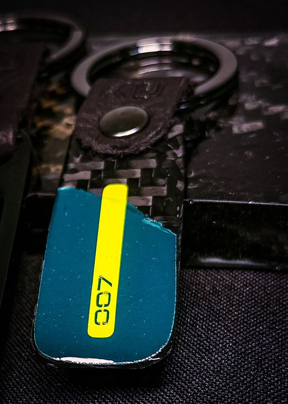 Porte-clés carbone Aston Martin #007