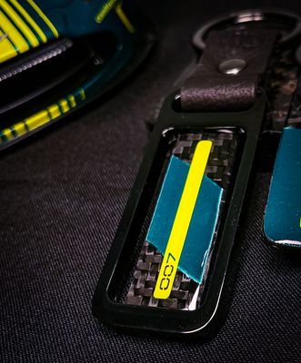 Porte-clés métal/carbone Aston Martin #007 Porte-clés métal/carbone Aston Martin #007