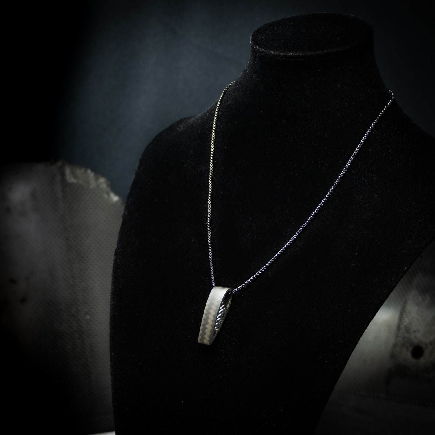 Pendentif Curve Carbone F1 Pendentif Curve Carbone F1, Finition: Mat