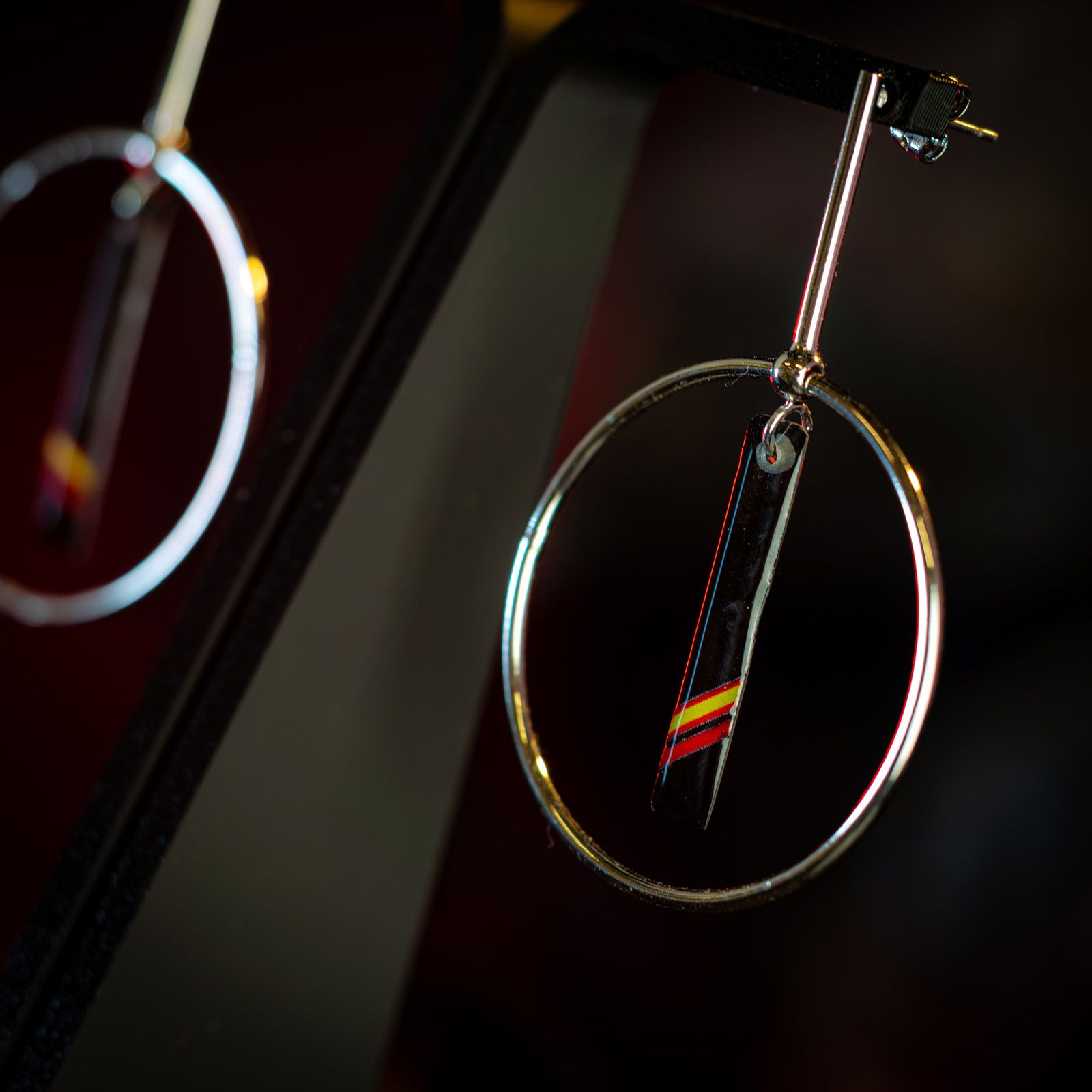 Boucles d'oreilles Carbone/Inox Formule1© Ferrari© SF21 Carlos Sainz
