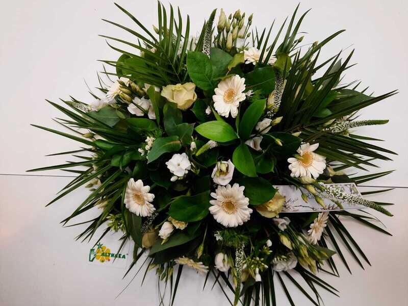 Witte rouwbloemen