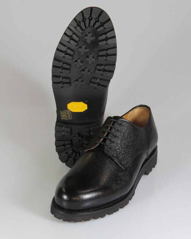 Glatter Derby schwarz Scotchgrain mit Vibramsohle
