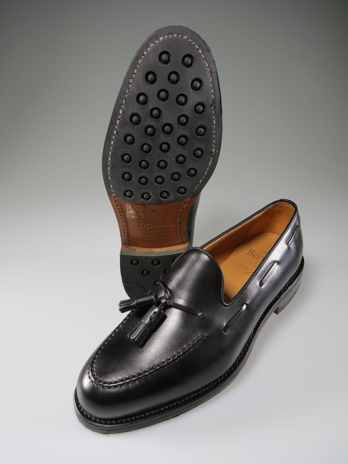 Quastenloafer schwarz mit Gummisohle