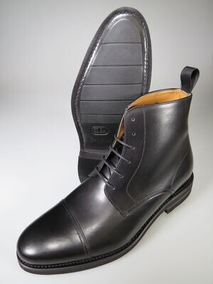 Schnürstiefel mit Kappe schwarz