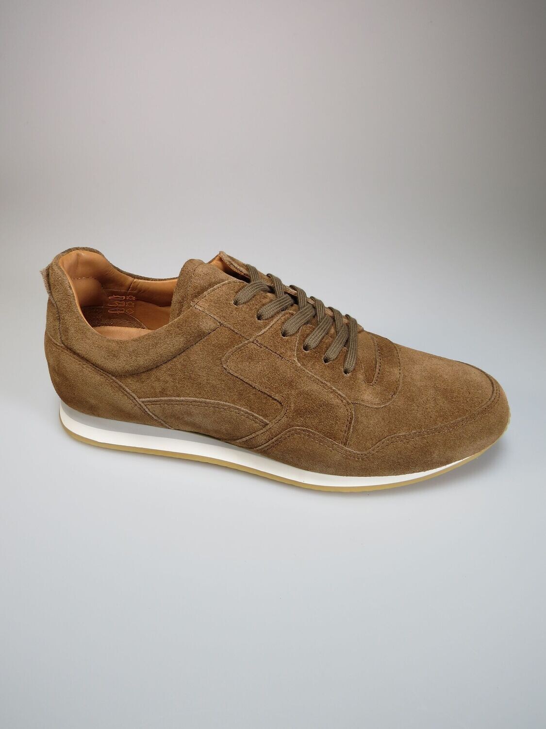 Sportschuhe hellbraun Velours