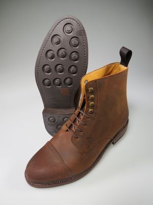 Schnürstiefel mit Kappe braun