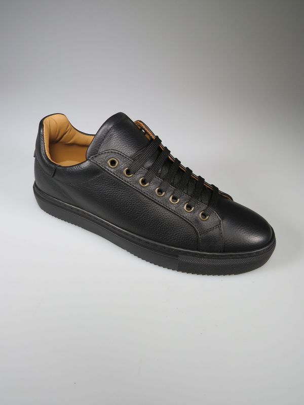 Sportschuhe schwarz geprägt