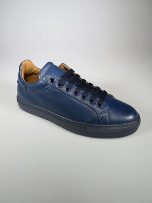 Sportschuhe blau geprägt