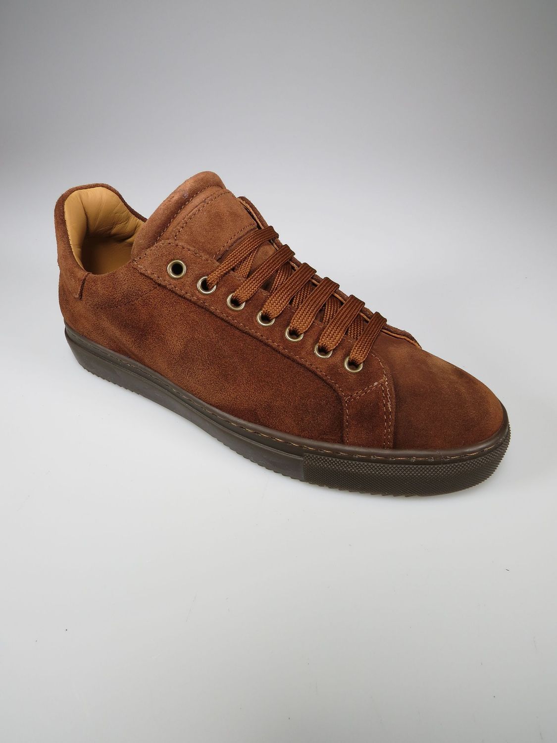 Sportschuhe hellbraun Velours