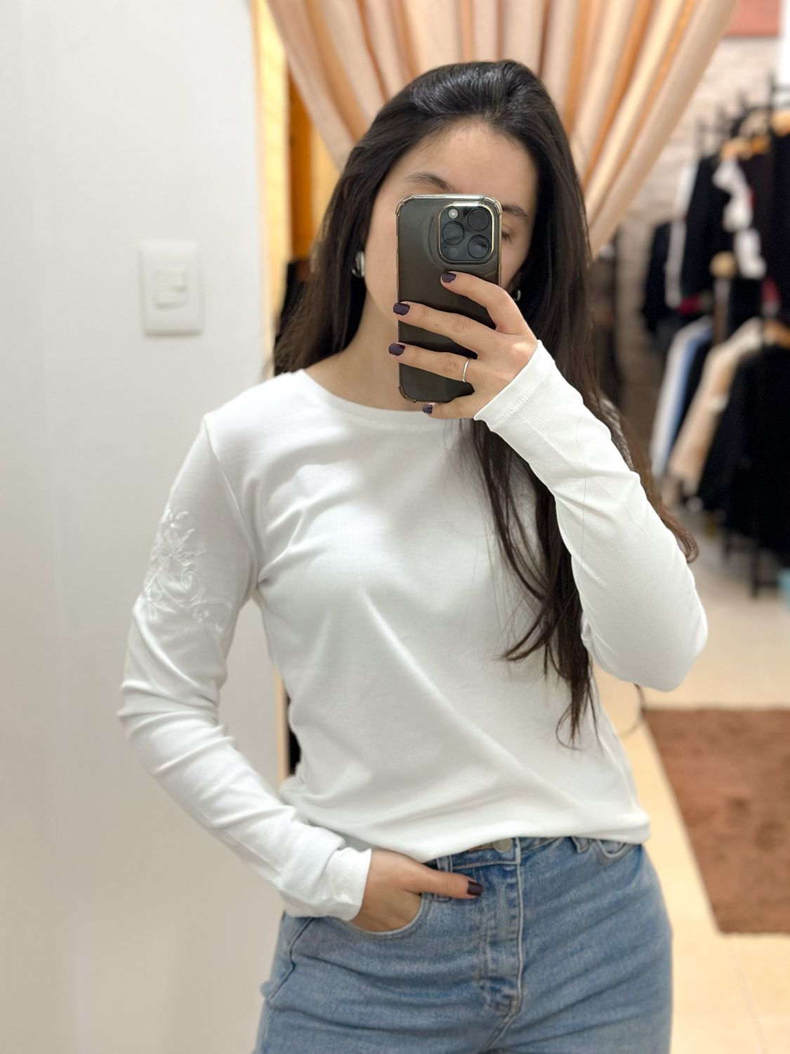 REMERA BORDADA
