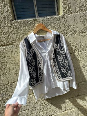 CHALECO NEGRO BORDADO