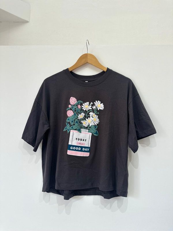 REMERA FLOR