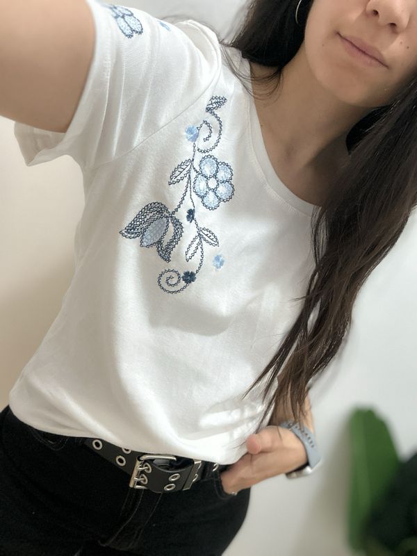 REMERA BORDADA