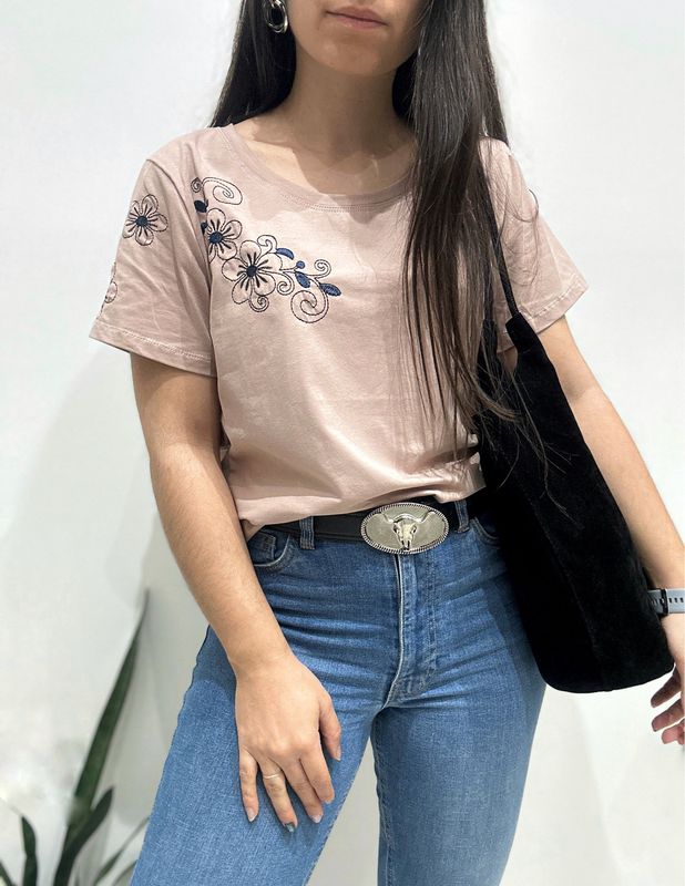 REMERA BORDADA