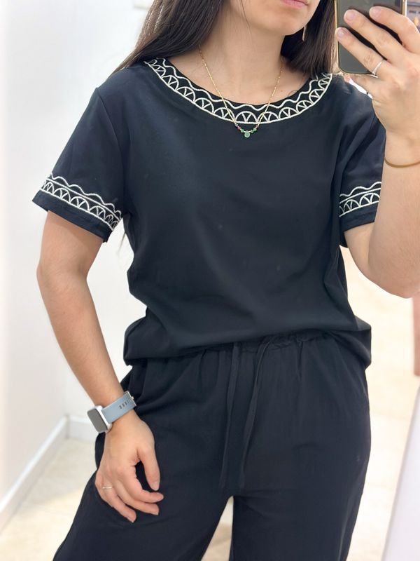 REMERA BORDADA BL
