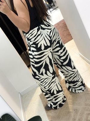 PANTALÓN NEGRO HOJAS