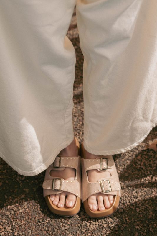 SANDALIAS TACHAS