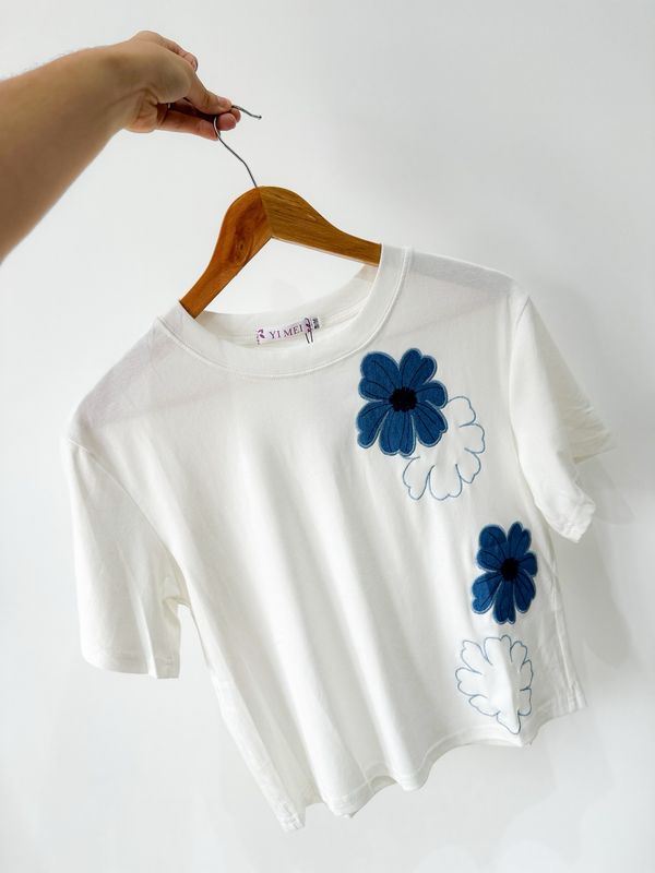 REMERA FLOR