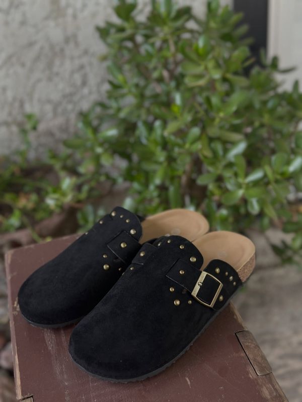 ZUECOS NEGROS TACHAS