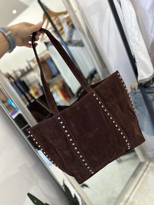 BOLSO MARRON TACHAS