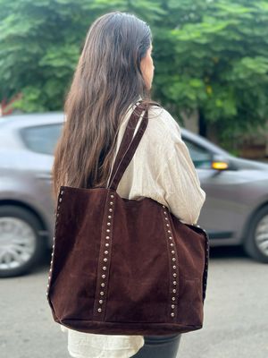 BOLSO MARRON TACHAS