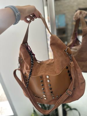 CARTERA BEIGE TACHAS