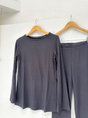 CONJUNTO GRIS