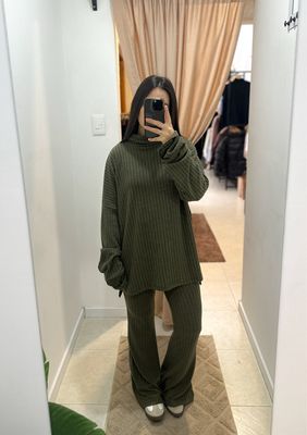 CONJUNTO POLERON VERDE