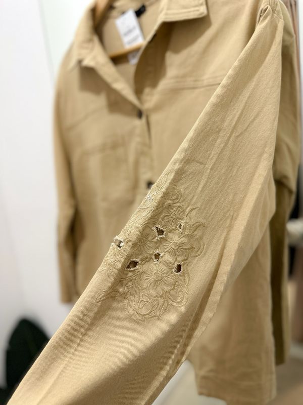 CHAQUETA BEIGE