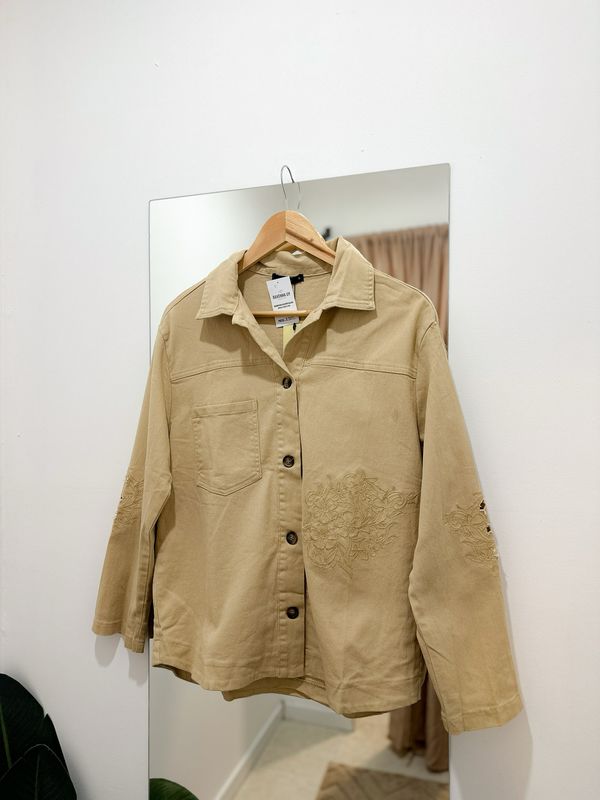 CHAQUETA BEIGE