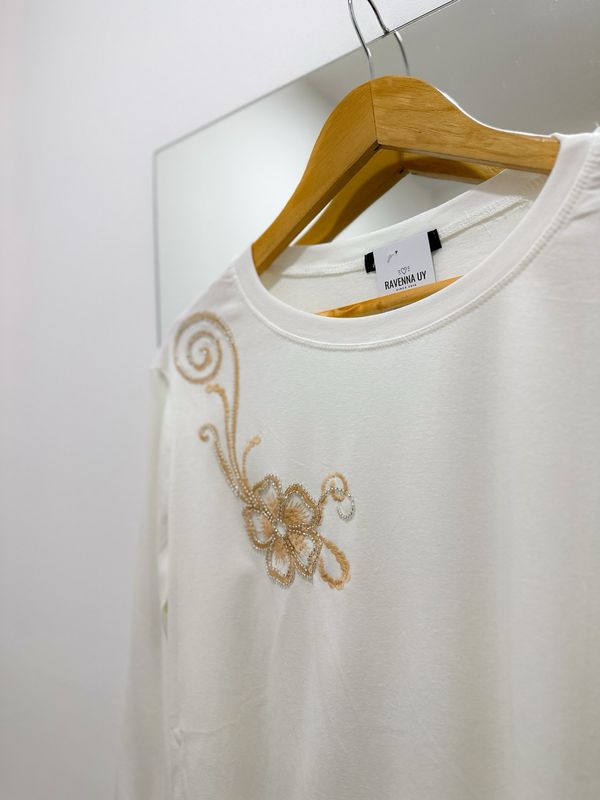 REMERA FLOR