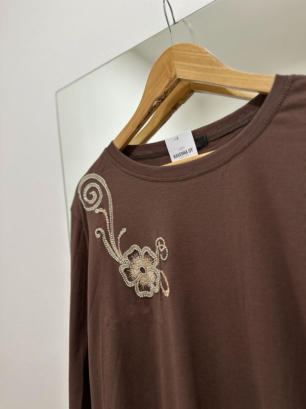 REMERA FLOR CHOCO