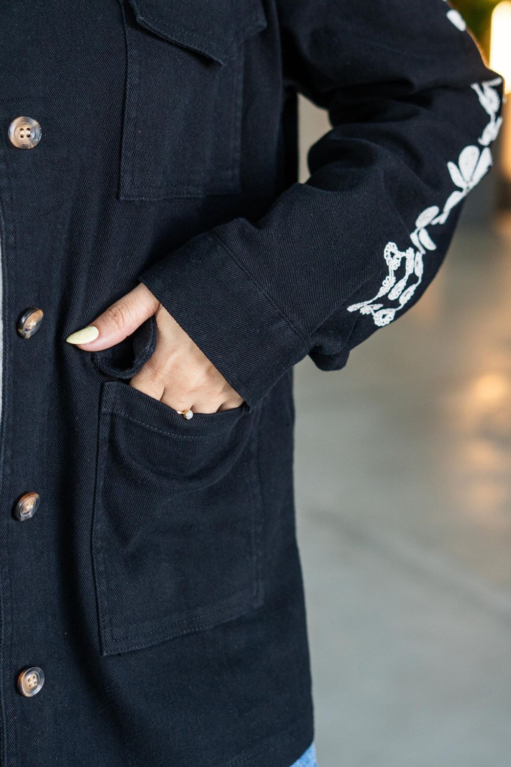 CHAQUETA BORDADA NEGRO