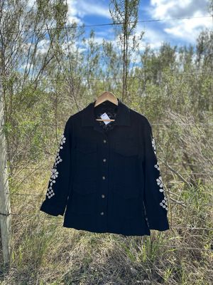 CHAQUETA BORDADA NEGRO